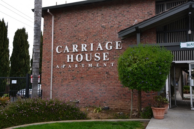 Carriage House Apartments photo 4
